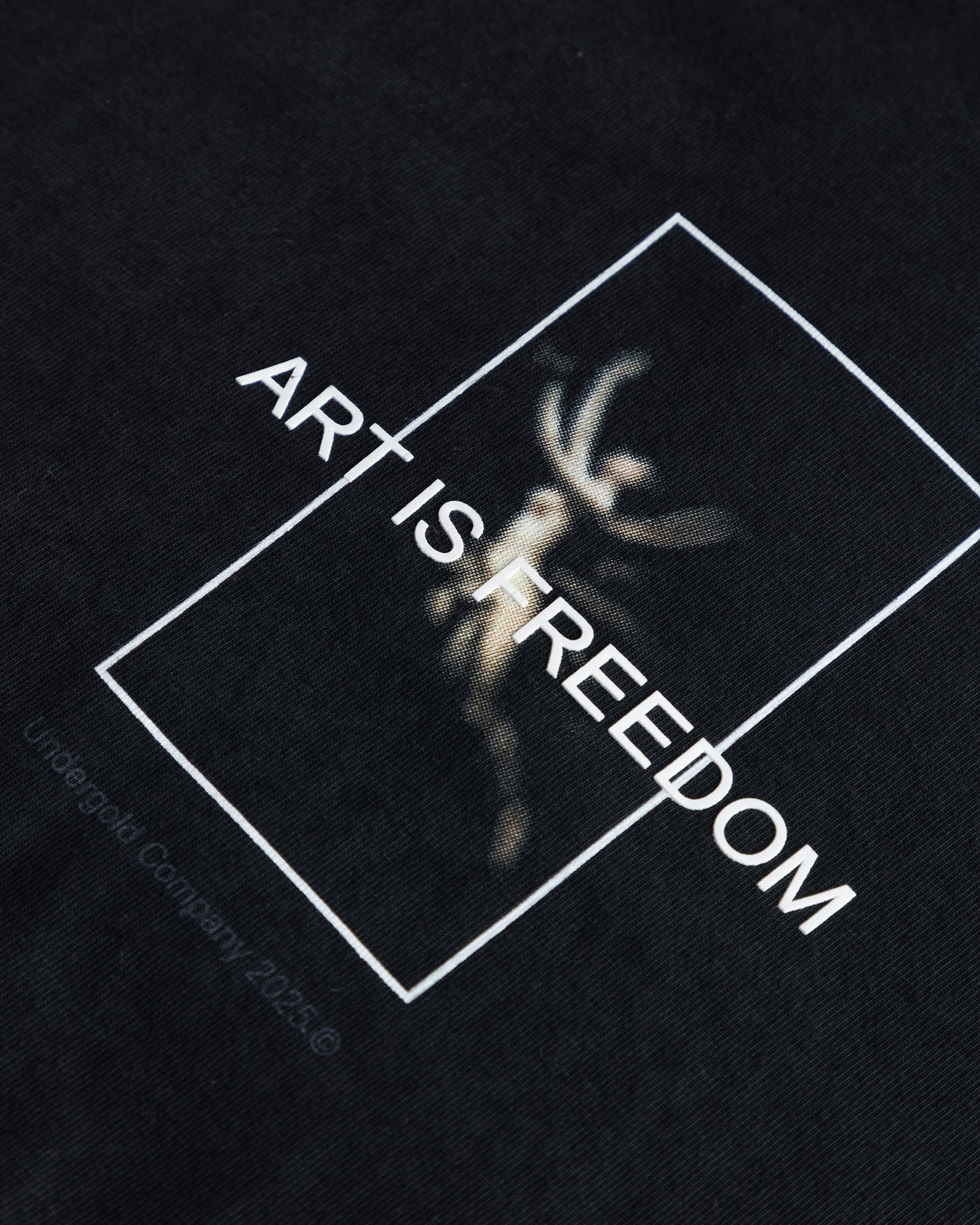 Agnus Dei Freedom Crop Top Vintage Black