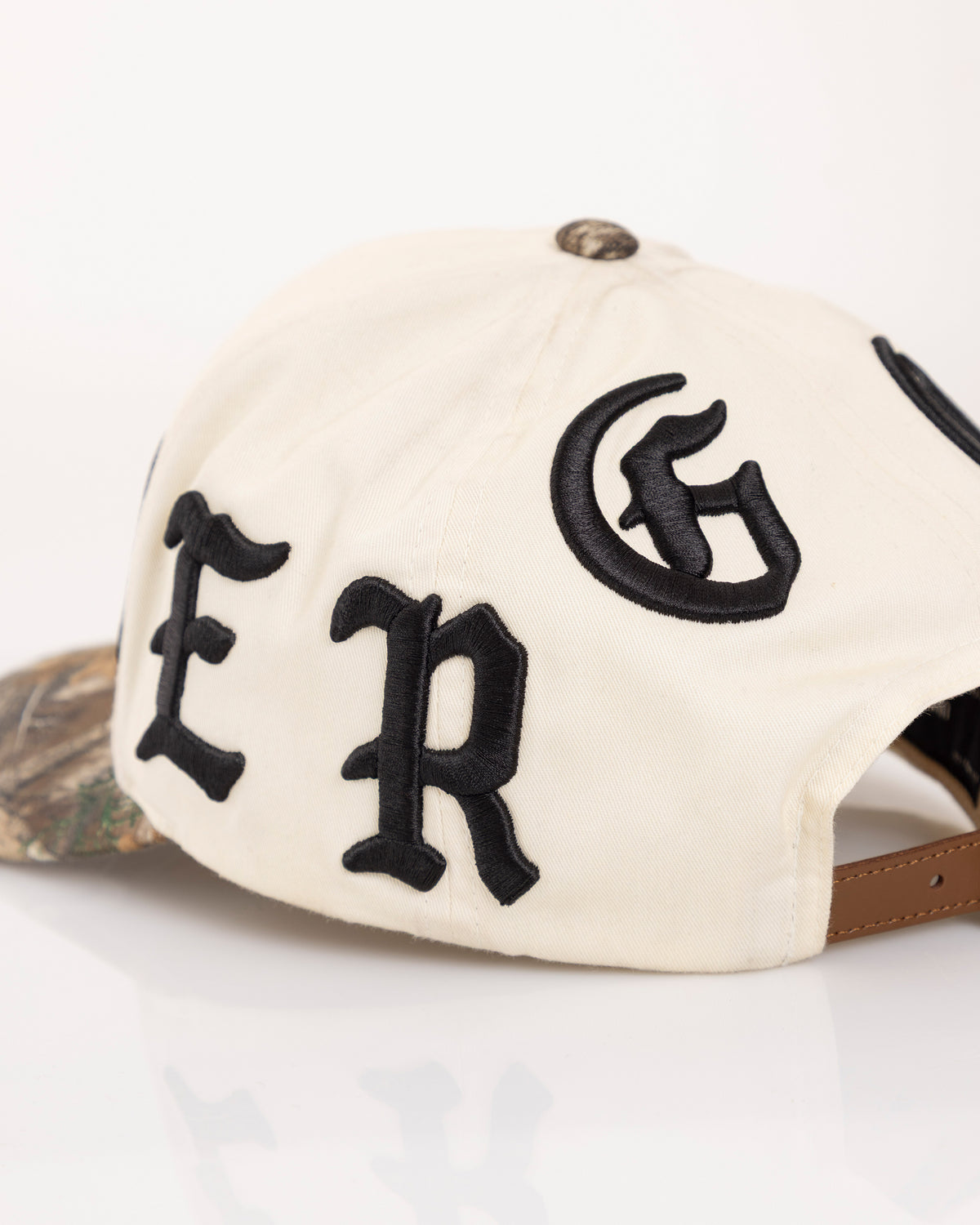 Basics UND High Crown Cap White / Camo