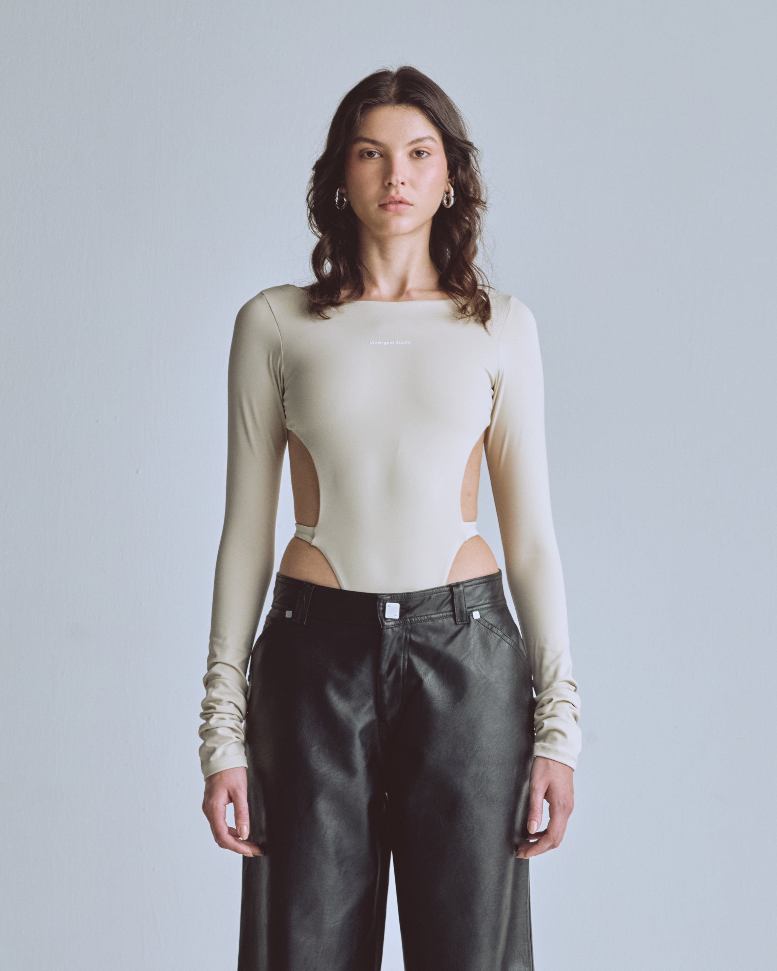 Basics Undergold Studio Backless Long Sleeve Body Cream