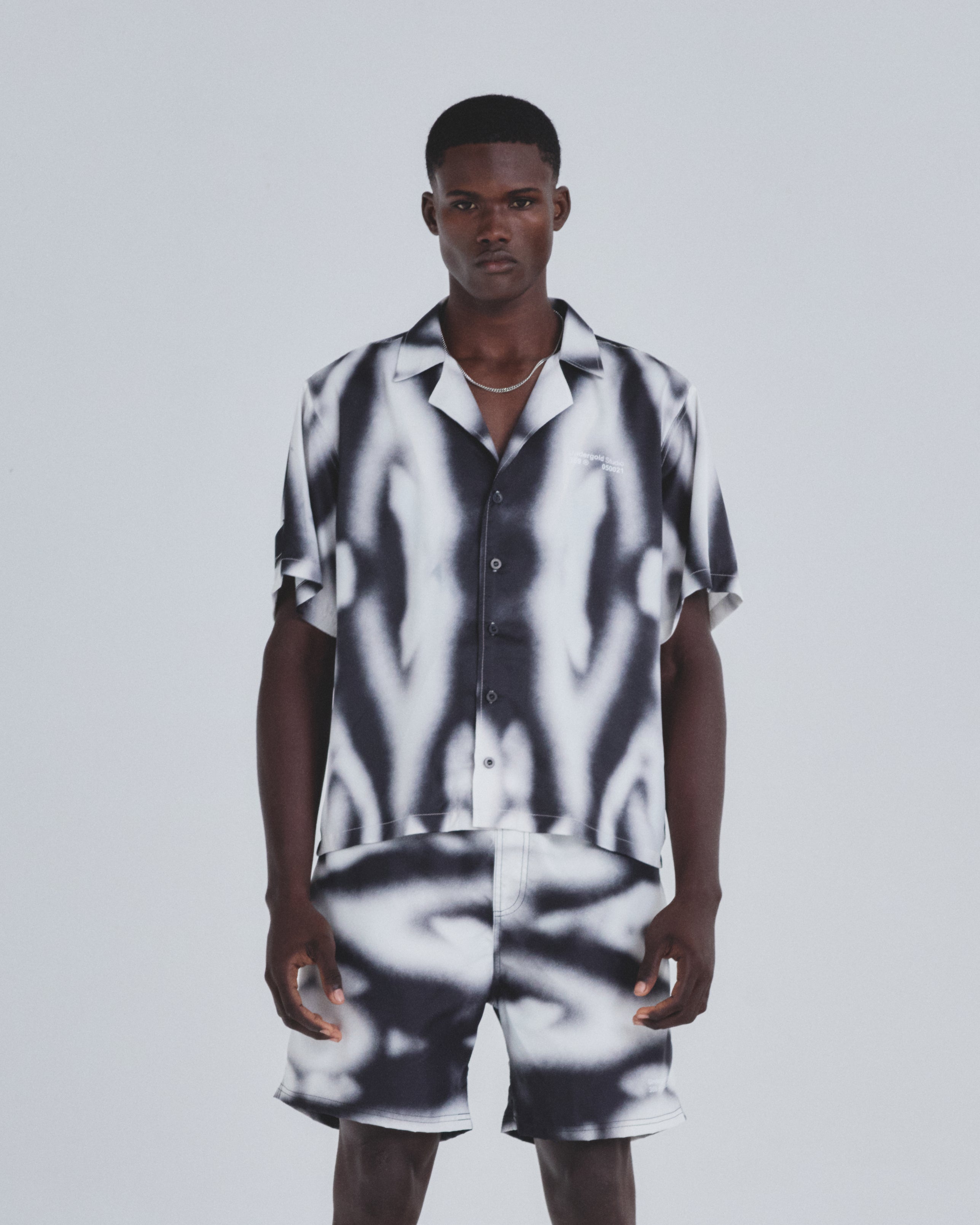 Basics Undergold Studio Silk Shirt Blur Pattern