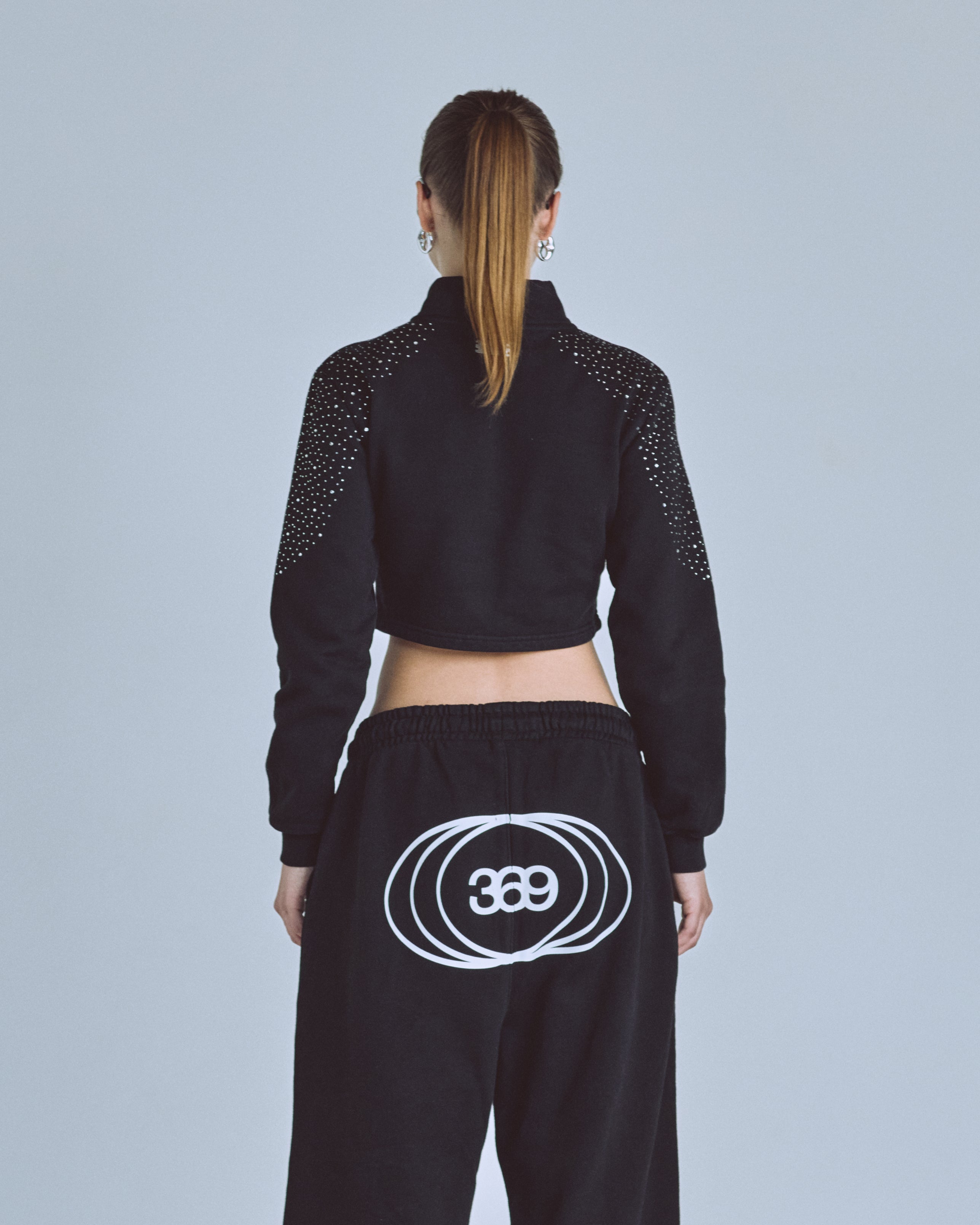 W Golden Heritage Slim Fit Zip Up Pearled Cropped Crewneck Black