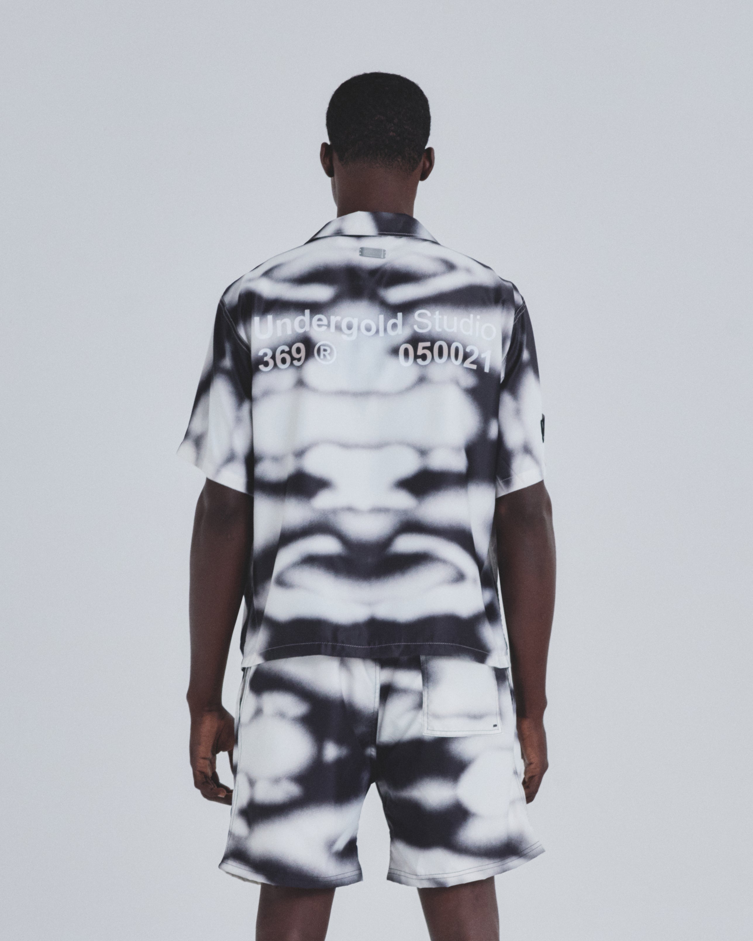 Basics Undergold Studio Silk Shirt Blur Pattern