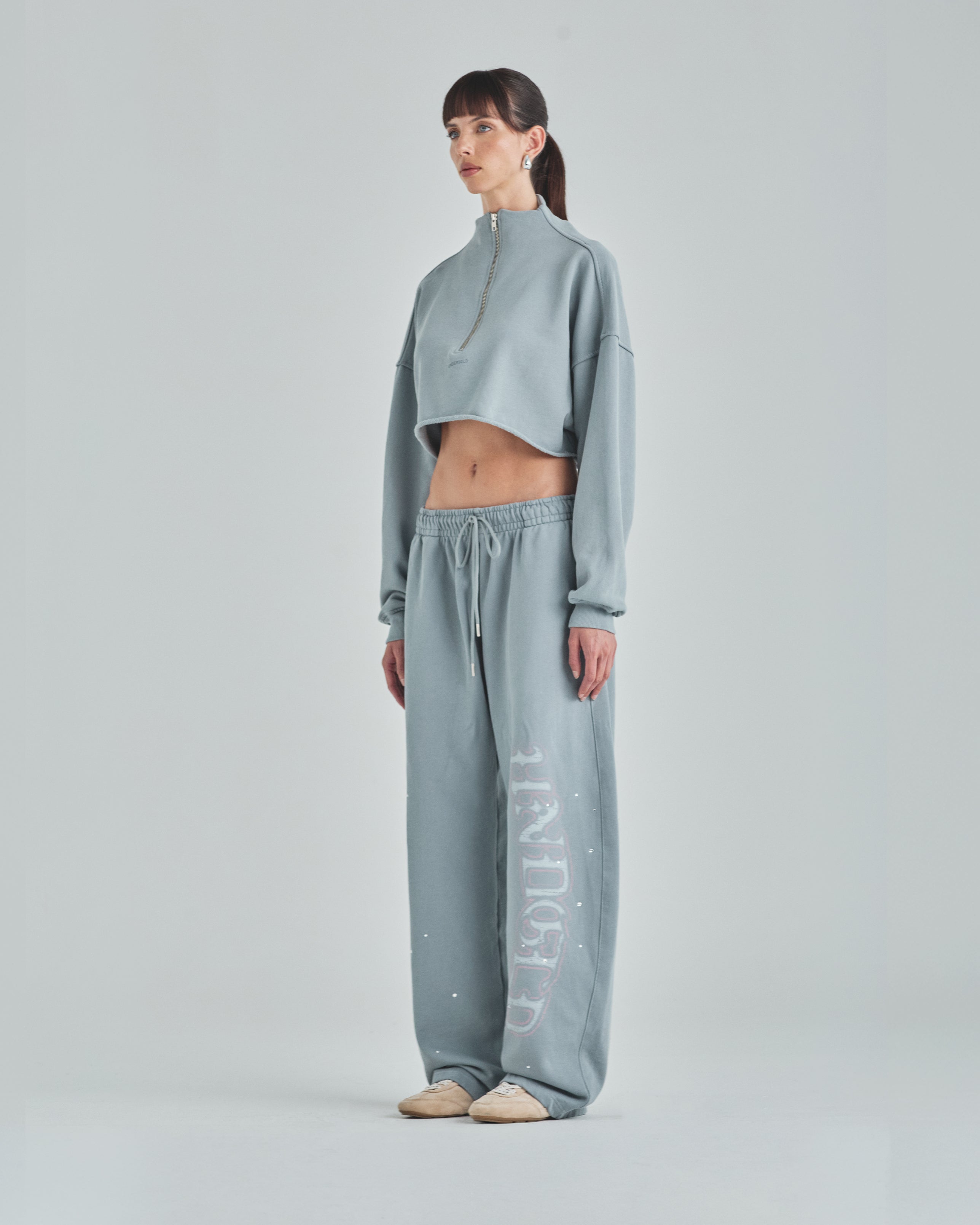 W Act 1 UNDGLD Crewneck Light Gray