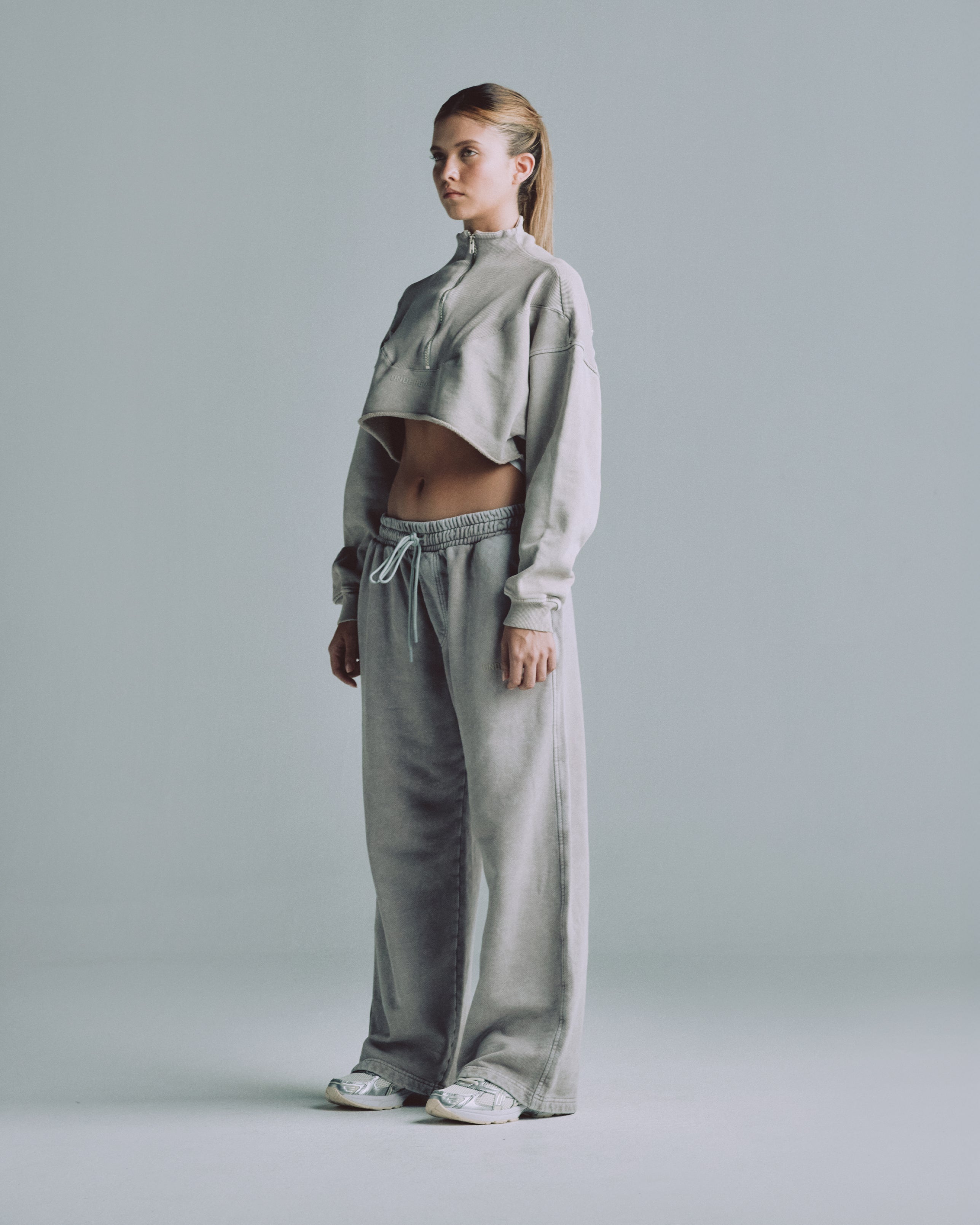 Line Logo Cropped Zip up Crewneck Washed Gray
