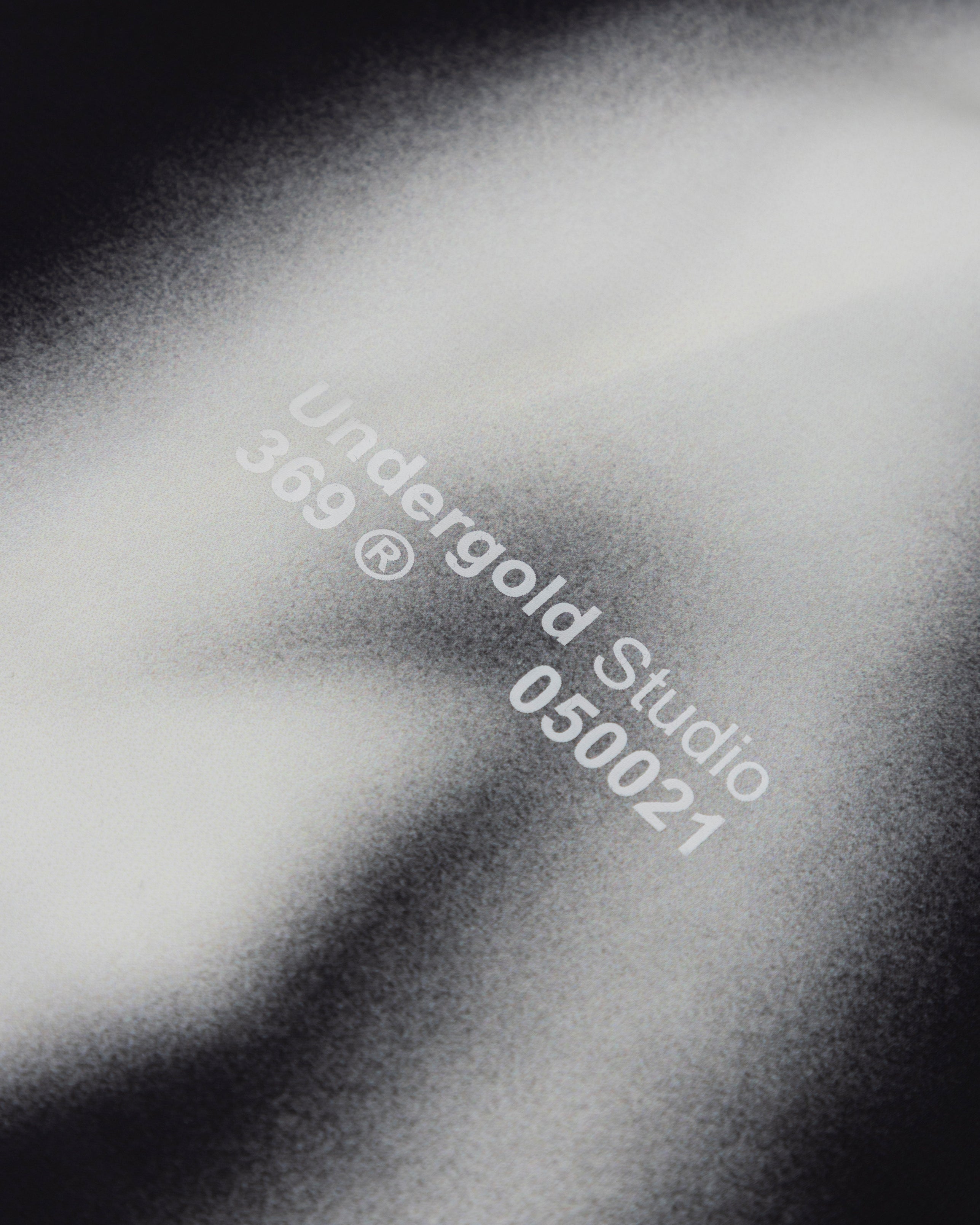 Basics Undergold Studio Silk Shirt Blur Pattern