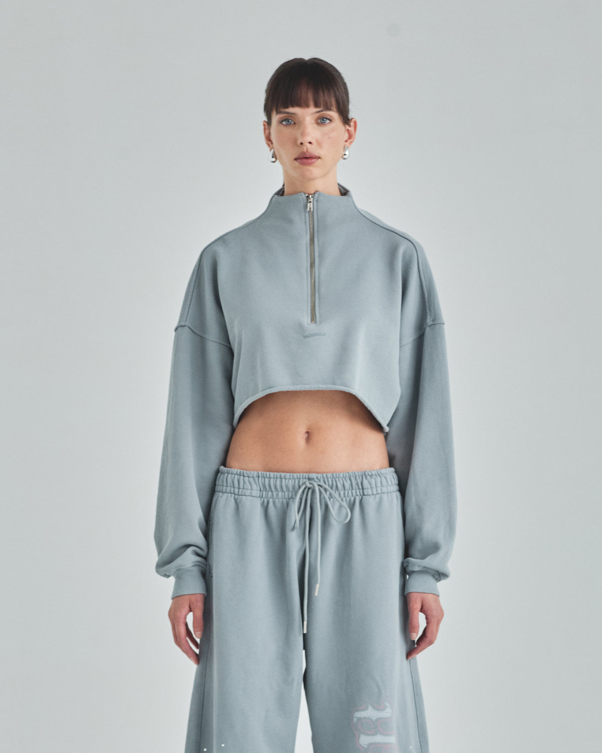 W Act 1 UNDGLD Crewneck Light Gray