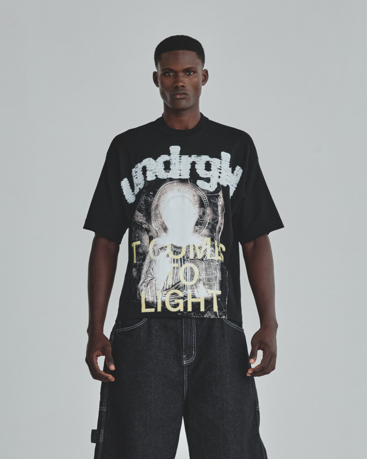 Revelation Iluminare Boxy Fit Tshirt Black
