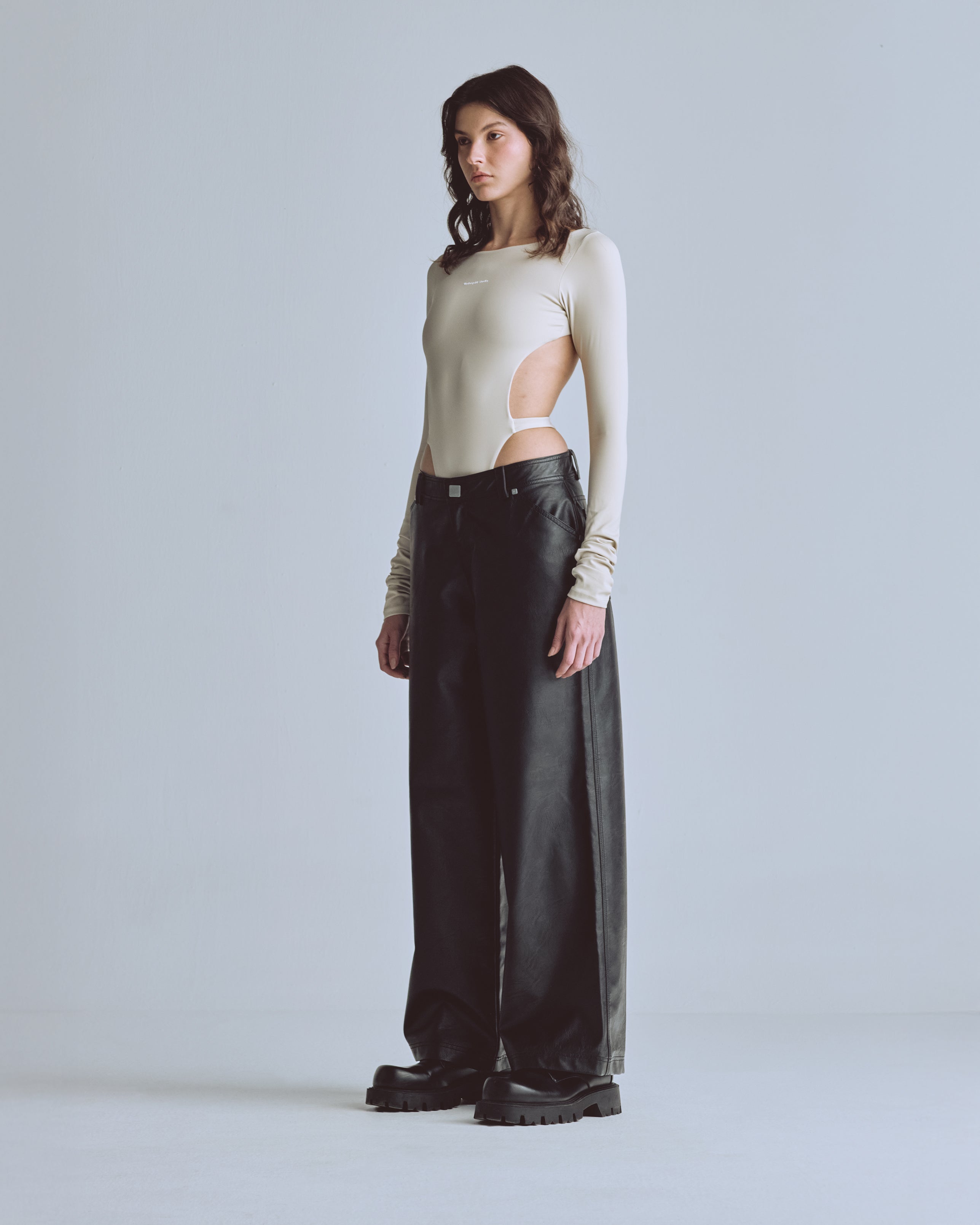 Basics Undergold Studio Backless Long Sleeve Body Cream